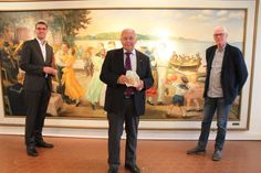 Geschäftsinhaber Karl-Eberhard Peters (Mi.) übergab die Spende an Förderverein-Vorsitzenden Uwe Muchow (re.) im Beisein von Sebastian Schmidt (Erster Stadtrat).