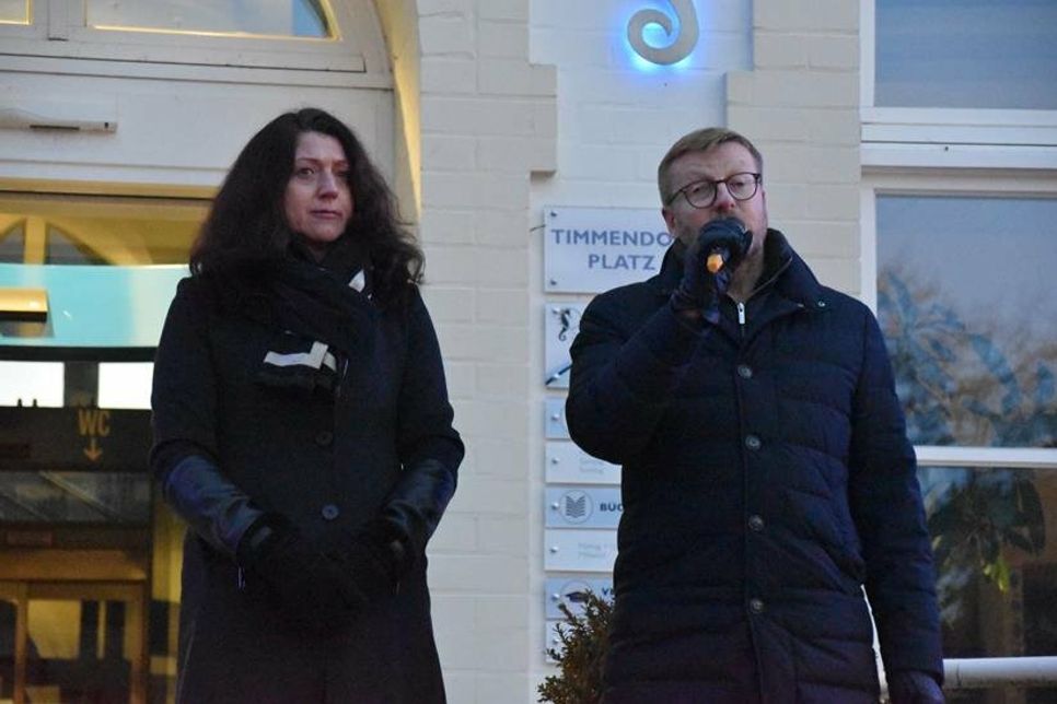 Scharbeutzer Bürgermeisterin, Bettina Schäfer, und Bürgermeister der Gemeinde Timmendorfer Strand, Sven Partheil-Böhnke.