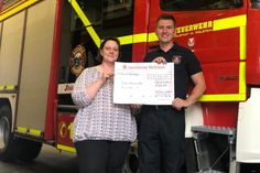 Neustadt. Die Jugendfeuerwehr der Stadt Neustadt freut sich über eine Spende in Höhe von 350 Euro vom Pflegeheim Muus. Die Erlöse des diesjährigen Sommerfestes fließen in die wichtigste Nachwuchsquelle der Feuerwehr. „Vielen Dank für die Unterstützung. Das Geld wird für die Jugendarbeit und zum Beispiel für Ausflüge genutzt“, freut sich Jugendfeuerwehrwart Finn-Lasse Dranowski. (red)