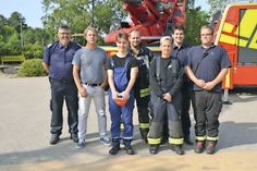 Beteiligten sich an der Aktion „Jugendfeuerwehr mcht Schule“: Gemeindewehrführer Thomas Scharbau (von links), Ekkehard Rawohl, Brandschutzbeauftragter der Schule, Leon Bockwold von der Jugendfeuerwehr, Manuel Biedermann, Evelin Westphal, Adrian Gut und Jan-Henrik Petersen. (Foto: René Kleinschmidt)