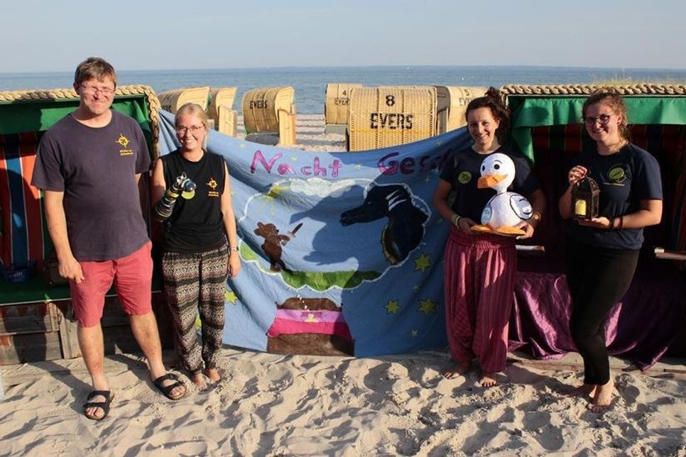 Neven, Birte, Mirjam und Lauryn (v. lks.) sind das Team von Kirche am Urlaubsort.