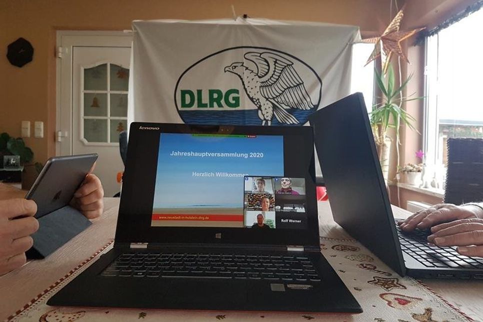 Der Vorstand um Regina Block und Heiko Nellies beim online Zoom-Meeting.