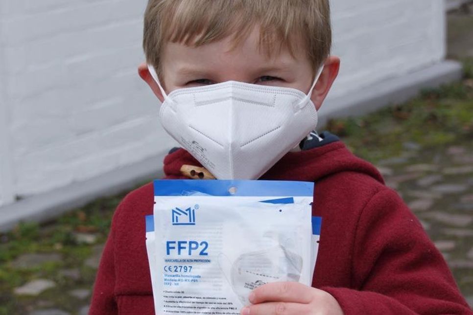 Karl hat seine FFP-2-Masken an Risikogruppen aus seinem Umfeld weiter verschenkt.