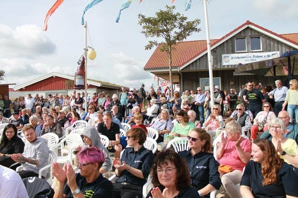 Dahme im Party-Modus an der Fischerhütte.
