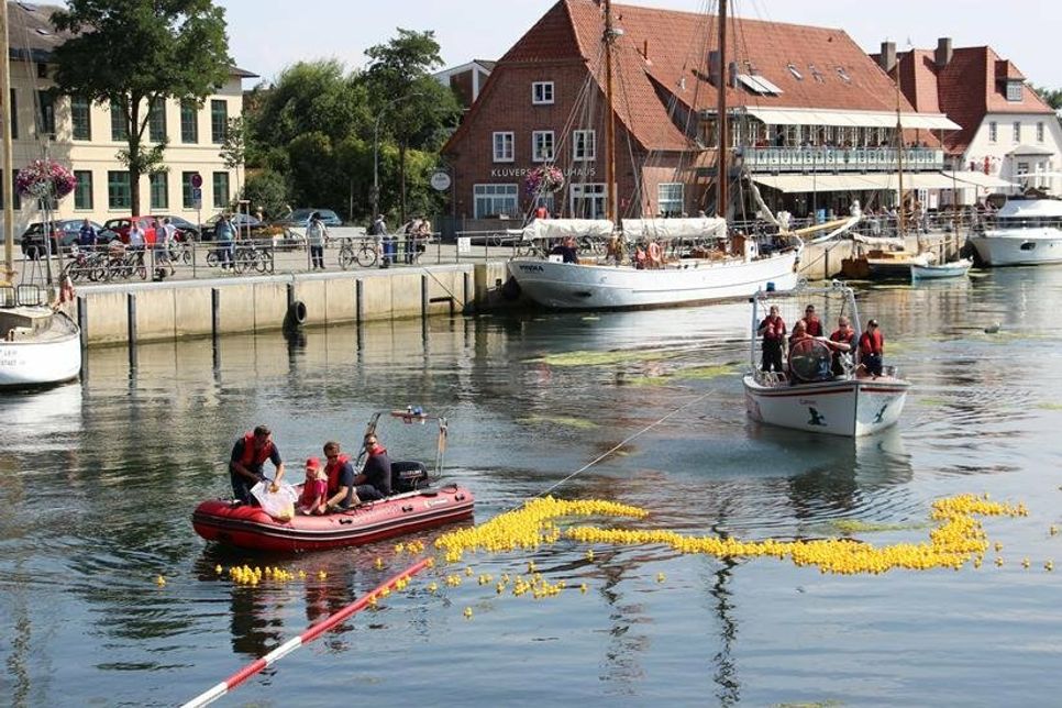 Wer von der Rennbahn abkam, wurde umgehend per Kescher wieder zurückbefördert.