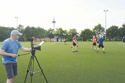 Alle Abteilungen des ATSV Stockelsdorf werden in dem Film, der ab heute auf YouTube läuft, vorgestellt. Hier zeigen die Jungs der Flag Football-Abteilung ihr Können vor laufender Kamera.
