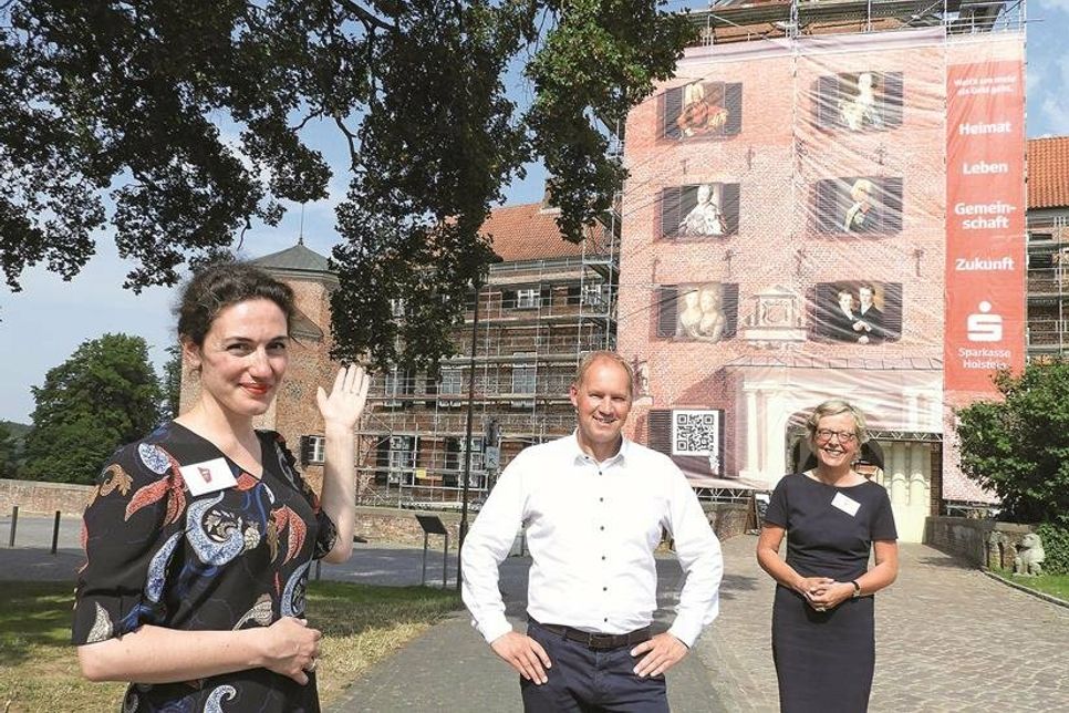 Freuen sich über das ansehnliche Ergebnis der Zusammenarbeit: Dr. Sophie Borges, Brigitta Herrmann (hinten) und Michael Voß.