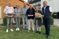 Kellenhusen. Im Rahmen einer Mitgliederversammlung und einer kleinen Feierstunde des CDU Ortsverbandes Kellenhusen bei Stefan Schwardt im Garten wurden im Beisein des MdB Ingo Gädechens Urkunden an verdiente Mitglieder verliehen. An den ehemaligen Bürgermeister Walter Mangels für 50 Jahre und an Manfred Dreiling für besondere Verdienste für den Ortsverband. V. lks.: Manfred Dreiling, Angelika Studtmann, Fritz Schwardt, Walter und Gerdi Mangels, Ingo Gädechens. (red)