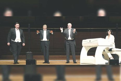 Die drei Tenöre Ricardo Marinello, Oscar Marin und Johannes Groß präsentieren zusammen mit Claudia Hirschfeld eine Hommage an Luciano Pavarotti, moderiert wird der Abend von Ulli Potofski.