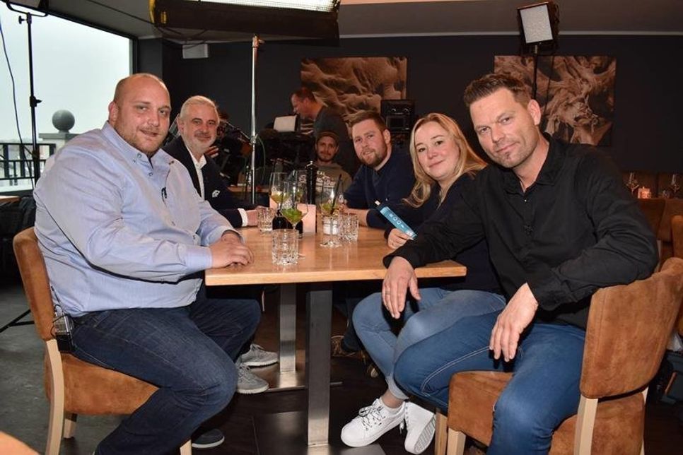 V. lks.: Tim Bornewasser, Ralf Schulte, Marc Bordt und Jessika Hinsch sind zu Gast bei Ole Pörksen. (Foto: René Kleinschmidt)