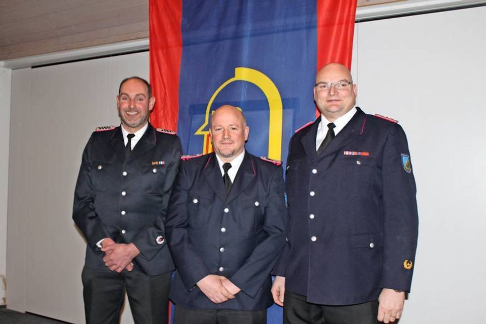 Matthias Holtz, Arne Puck und Gemeindewehrführer Hans-Werner Landschoof (v. lks.).