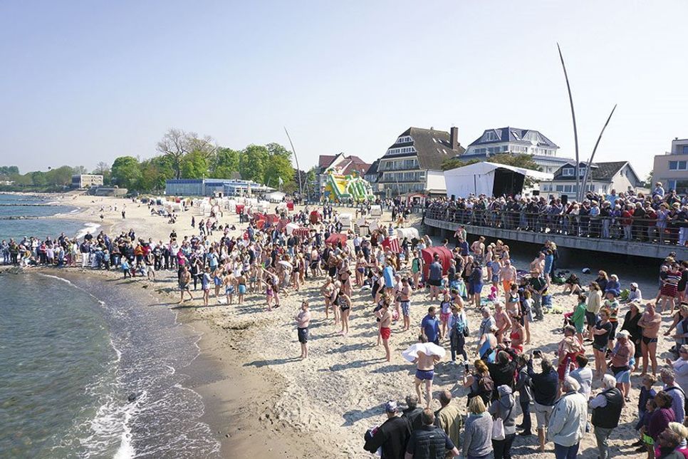 Am kommenden Samstag heißt es beim traditionellen Anbaden an der Niendorfer Seebrücke „Jump into Sea son“. (Foto: TSNT GmbH)