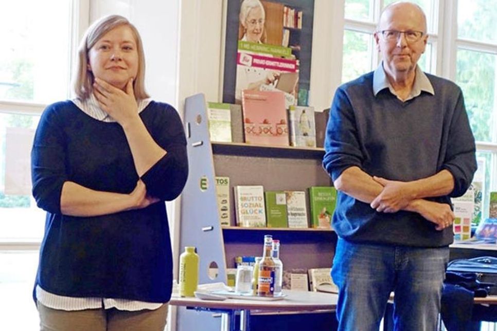 Referentin Lisa Nöth und Ullrich Günther, Mitglied von Amnesty International Eutin/Plön