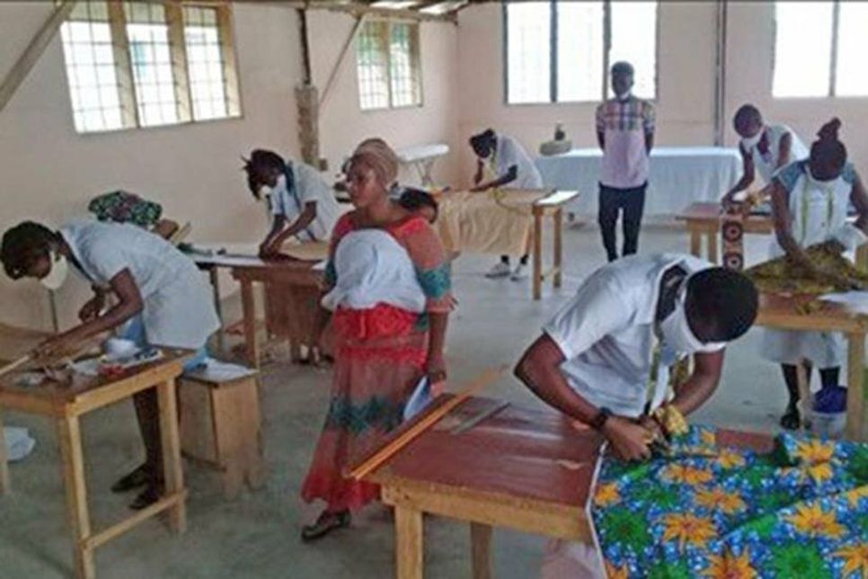 In seiner Schule bekommen auch die ärmsten Jugendlichen die Chance auf eine Ausbildung.