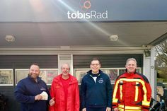 Tobias Uecker, Rainer Haehner, Kevin Pirsig und Sebastian Levgrün (v. lks.) bei der Spendenübergabe.