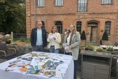 Bei der Verlosung: Sven Muchow, Britta Friedländer und Katja Lauritzen (v. lks.).
