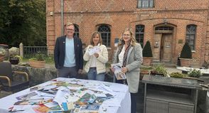 Bei der Verlosung: Sven Muchow, Birte Friedländer und Katja Lauritzen (v. lks.).