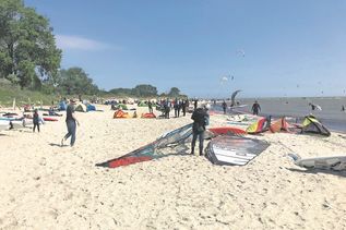 Der Surfstrand Pelzerhaken ist ein beliebter Treffpunkt für Sufer und Kiter.