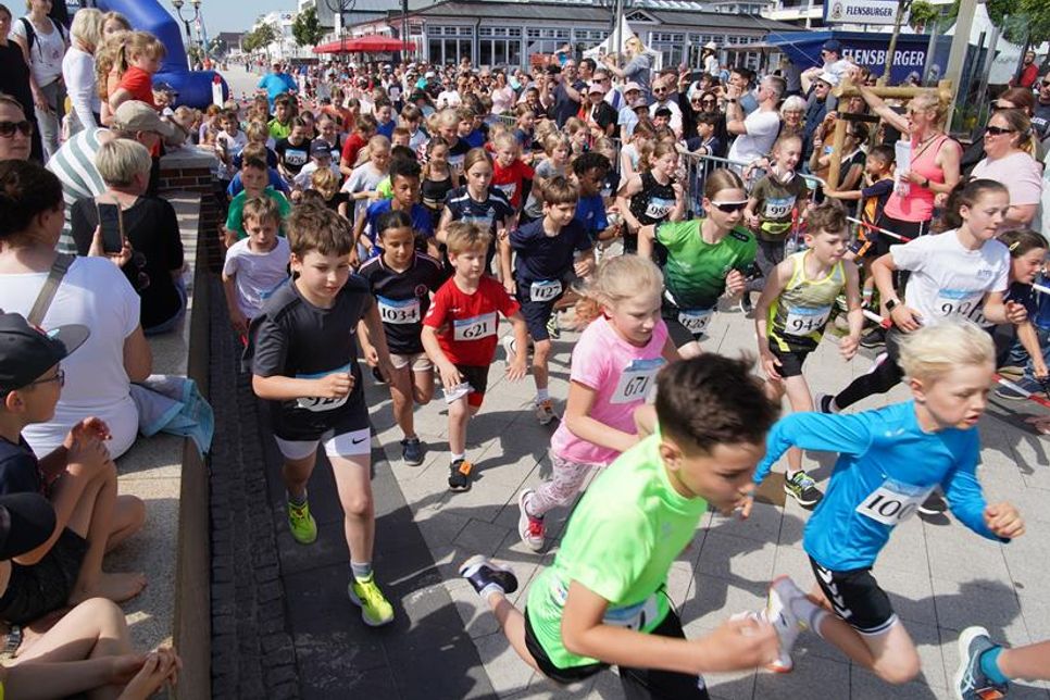 Start Schülerlauf: Die Kids legten sich richtig ins Zeug.