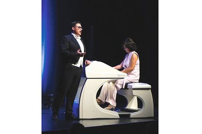 Tastenvirtuosin Claudia Hirschfeld und Tenor Ricardo Marinello präsentieren am 2. Weihnachtstag „eine italienische Weihnacht“ in der Niendorfer Kapelle St. Johann.