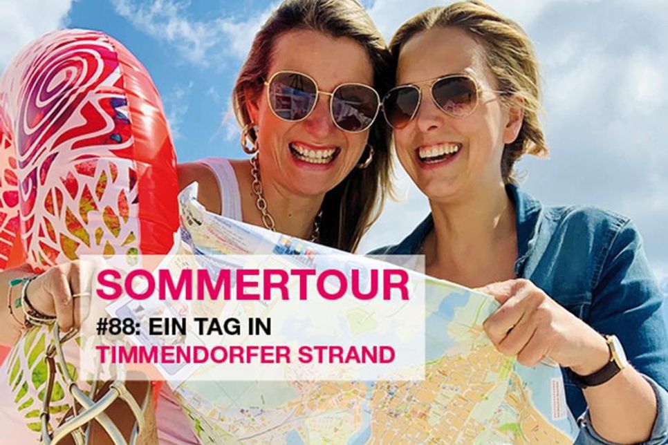 Die reporter-Podcasterinnen Gesche Muchow (lks.) und Kristina Kolbe sind mit ihrem Podcast „Ostsee-Perlen“ auf große Sommertour an der Lübecker Bucht.