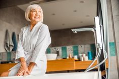 Entspannt den Ruhestand genießen: Eine barrierefreie Einrichtung, bis hin zu trittsicheren Böden, trägt zum Wohlfühlen in den eigenen vier Wänden bei.