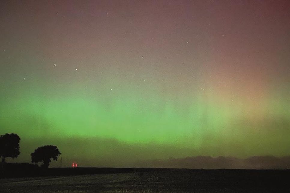 Nils Gehrke hat das Farbspiel am Himmel ebenfalls fotografisch festgehalten.