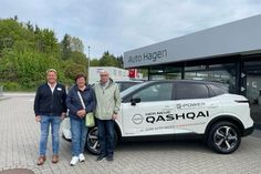 Jugendfeuerwehrwart Fynn Niklaas Lull, Markus Hagen, Jugendgruppenleiter Robin Becker und der stellvertretende Jugendfeuerwehrwart Marcel Fuchs (v. lks.) bei der Spendenübergabe.
