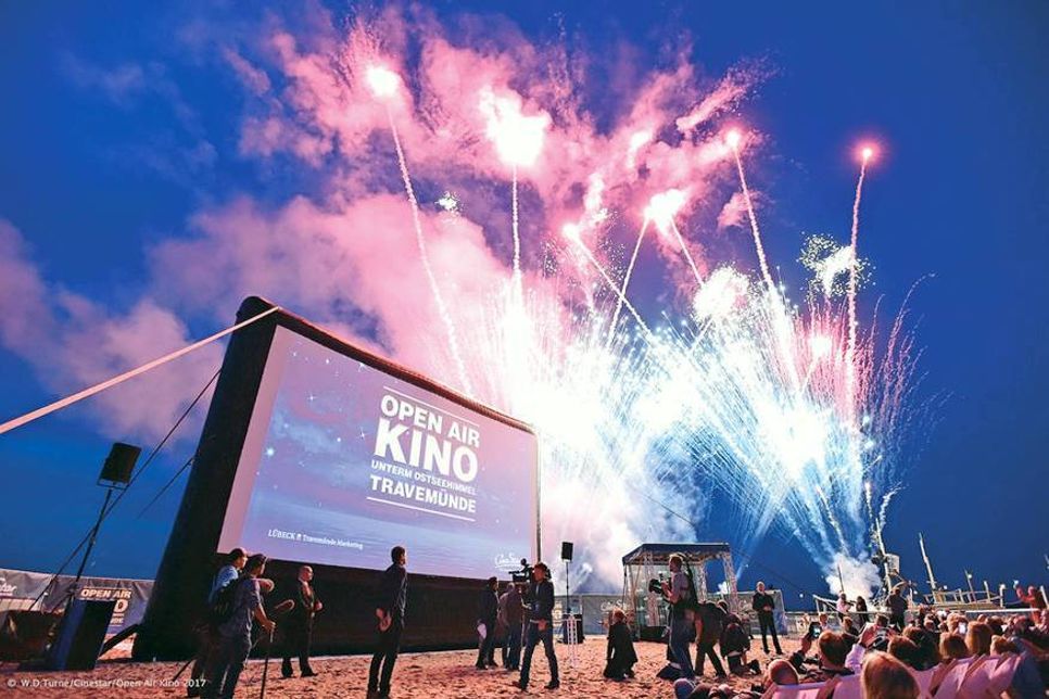 Stars, Events und Film-Highlights gibt es auch dieses Jahr beim großen Open Air-Kino in Travemünde. (Foto: LTM/Olaf Malzahn)