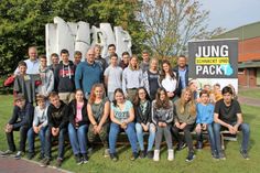 Die Klasse 9a der Gemeinschaftsschule Grömitz mit Schulleiter Jan-Eric Hertwig, Klassenlehrer Michael Schulte und Dirk Wähler.
