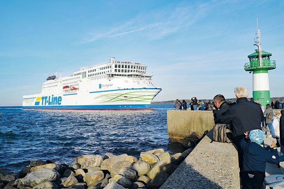 Am 20. April lief die neue „Nils Holgersson“ erstmals in Travemünde ein und wurde von zahlreichen Zaungästen Willkommen geheißen.