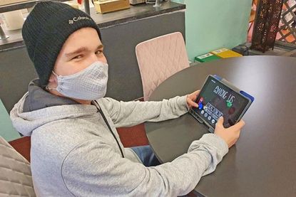 Jesper Labudde spielt im Offenen Bereich Among Us.