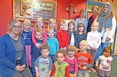 Sie machen es einfach wie Sankt Martin, die Kinder des Spatzennestes, und teilen mit Familien, die nicht so viel haben
