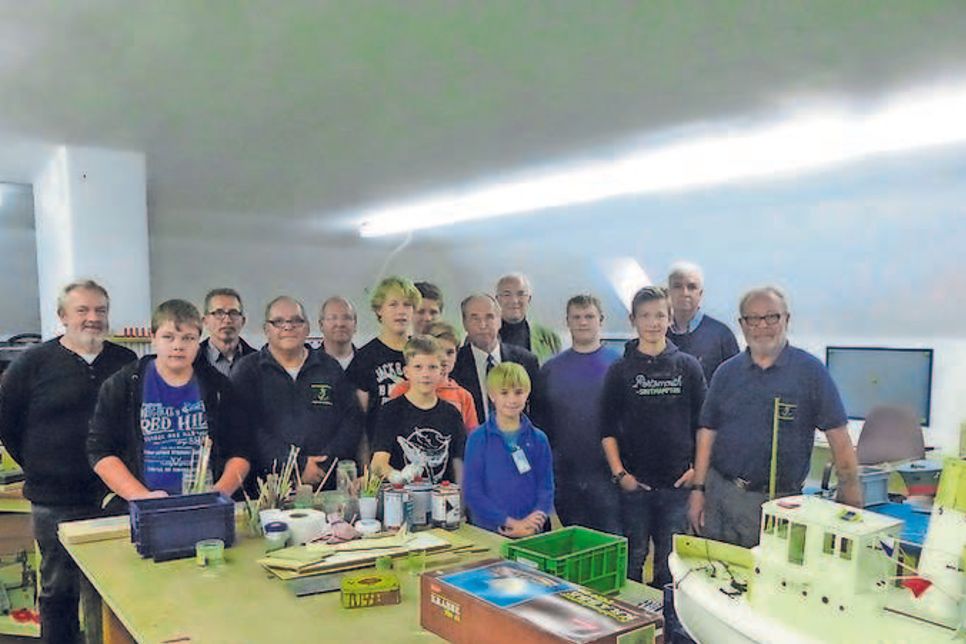 Die Jugendgruppe mit den Ausbildern sowie Prof. Dr. Georg Heerten, Krischan Höch und Michael Weber.