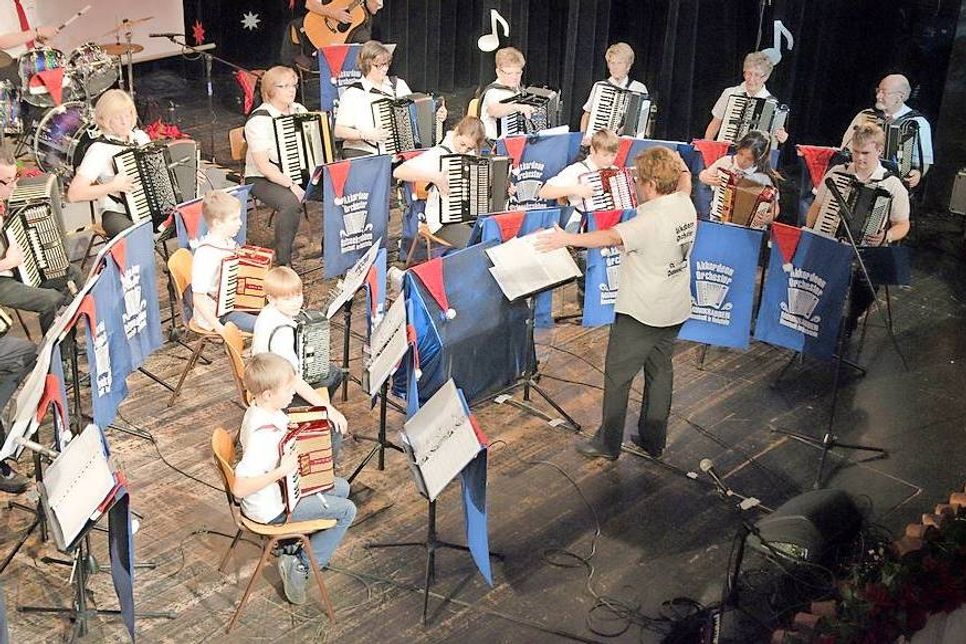 Auch die Minikrabben, die Nachwuchsspieler der Ostseekrabben, spielen im Orchester mit.