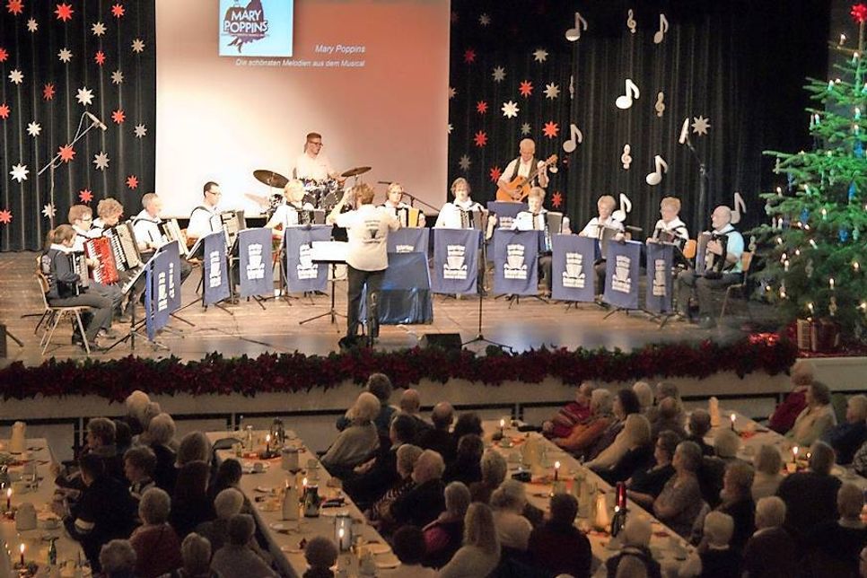 Auch die Minikrabben, die Nachwuchsspieler der Ostseekrabben, spielen im Orchester mit.