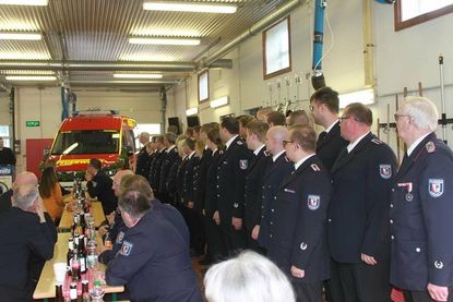 Antreten zur Segnung des Fahrzeuges durch Pastor Holger Lorenzen.