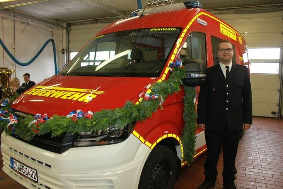 Daven Schöning nahm als Leiter der Drohnengruppe den Fahrzeugschlüssel entgegen.