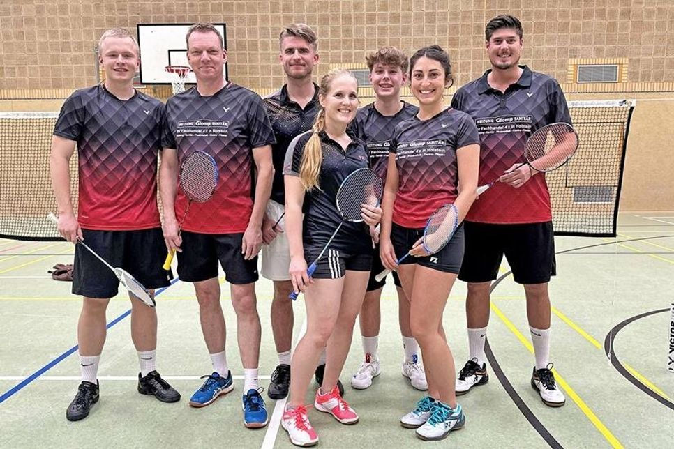 Die 1. Mannschaft der SG BSG/Riemann Eutin in der Landesliga Süd in der Saison 2023/2024 mit (von links) Timon Severin, Eric Rüder, Julius Gerdes, Sophie Freudenthaler, Jonathan Schmüth, Nina Dohrn und Finn Glomp.