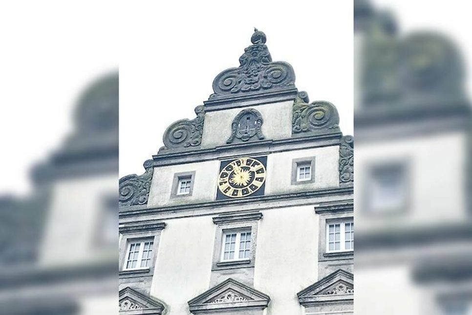 Die Uhr am ehemaligen Amtsgericht befindet sich im Originalzustand. Sie läuft seit 112 Jahren und funktioniert mechanisch.