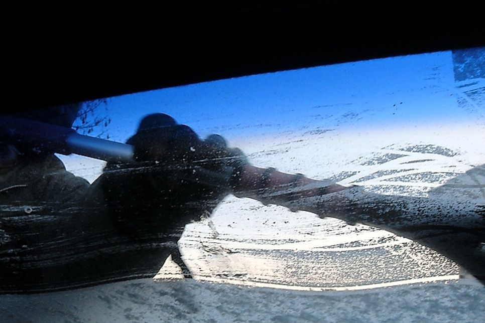 Gewinnfrage
Frage: Womit reinigt man die Scheiben von innen am besten?
...mit Scheibenkleister
...mit Fensterreiniger