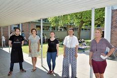 Moritz Dietzsche von ResteRitter, Marion Janser, Fachbereichsleitung Quartierarbeit bei der Diakonie Altholstein, Theresa Prigan von ResteRitter, Juliana Zetzsche, Studentin und Initiatorin der Projektwoche und Schulleiterin Claudia Ladwig, Klassenlehrerin der 3a an der Ellerbeker Grundschule, freuen sich über den Erfolg der Aktionstage als Schlussakkord des Schuljahrs.