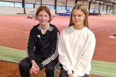 Carina und Pia (v. lks.).