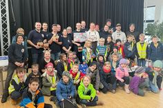 Im Rahmen des Plätzchenbackens bedankten sich Eltern und Kinder beim Team der Kinderfeuerwehr.