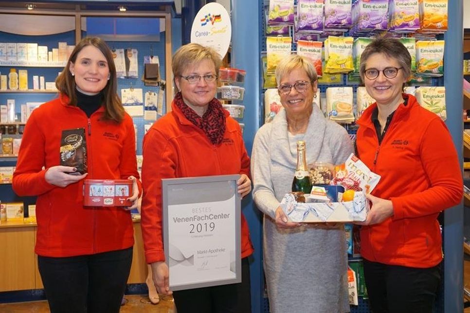 Larissa Rönfeldt, Anja Stormer (Venenfachberaterinnen), Astrid Aeberlin, Sigrid Hering (v. lks.).