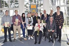 Die anwesenden Geehrten im sozialgesellschaftlichen und sportlichen Bereich mit Bürgervorsteherin Anja Evers und Bürgermeister Robert Wagner.