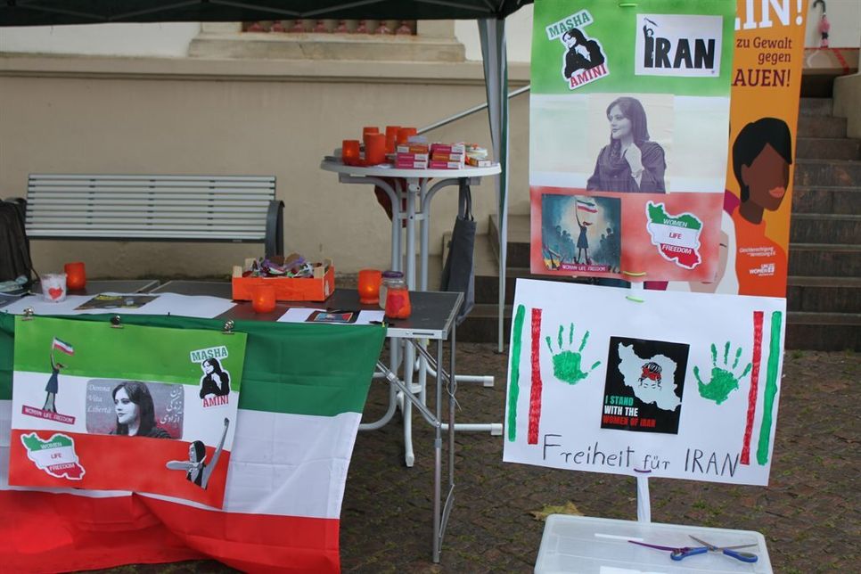 Auch geflüchtete Frauen aus dem Iran waren Teil der Aktion.