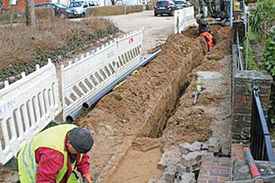 Kaum ist der Frost halbwegs aus dem Boden, gehen die Stadtwerke Eutin GmbH mit Hochdruck an den Weiterbau des Glasfasernetzes für Eutin.