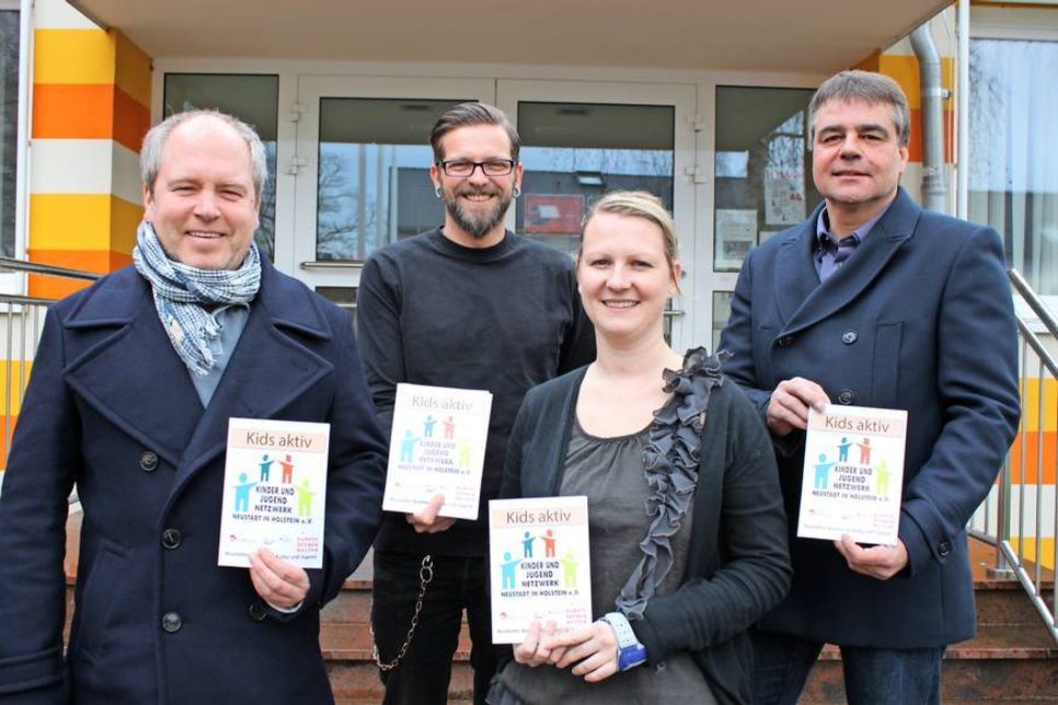 Engagiert für das Kinder und Jugend Netzwerk: Mano Salokat, Tobias Mayer, Anika Schlünz und Richard Dippel (v. lks.).