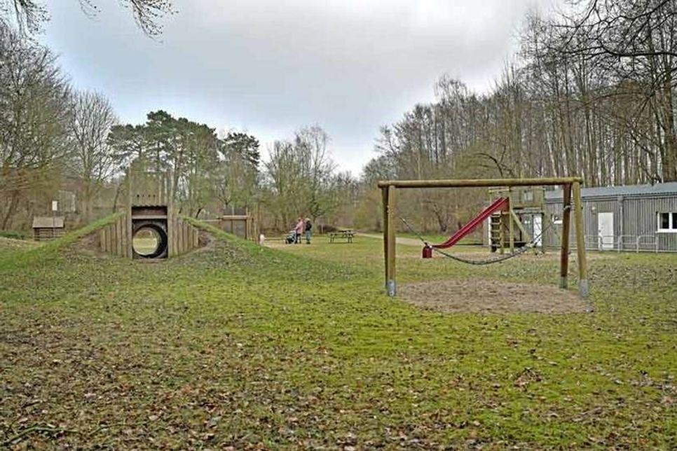Ein Grundstück mit Potenzial für den nächsten Kindergarten: Wird der Spielplatz „Suhrer Seeblick“ in der Walter-Volkers-Straße in Plön-Stadtheide einem möglichen Neubau weichen?